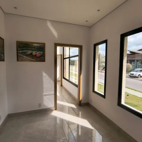 Sobrado colonial com piscina no Residencial Cambarah, em Jarinu