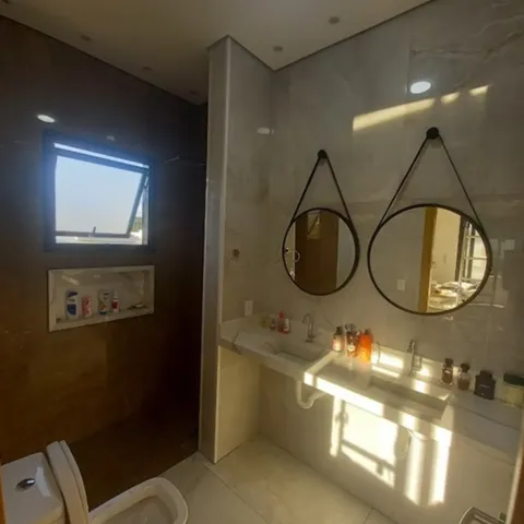 Sobrado colonial com piscina no Residencial Cambarah, em Jarinu