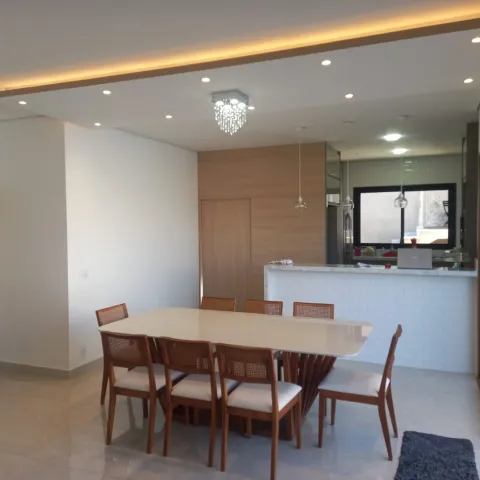 Sobrado colonial com piscina no Residencial Cambarah, em Jarinu