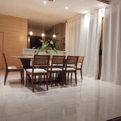 Sobrado colonial com piscina no Residencial Cambarah, em Jarinu