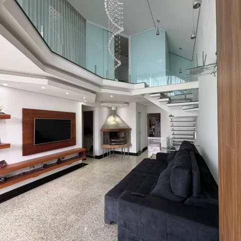 Casa de 240 m² porteira fechada com 4 dormitórios no Residencial dos Metalúrgicos