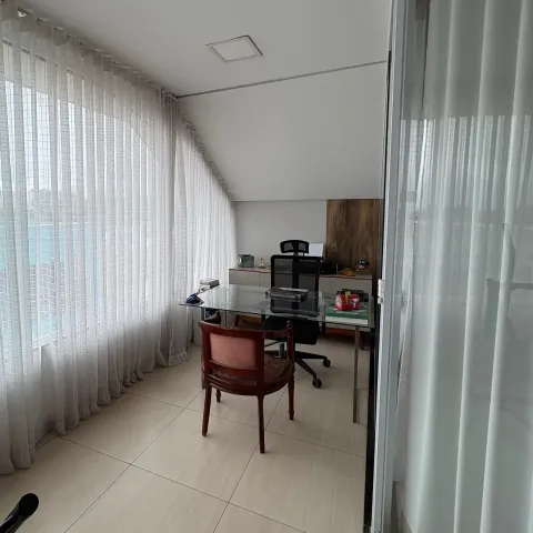 Casa de 240 m² porteira fechada com 4 dormitórios no Residencial dos Metalúrgicos