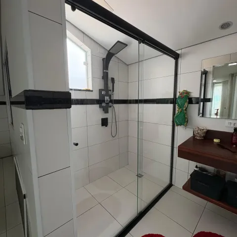 Casa de 240 m² porteira fechada com 4 dormitórios no Residencial dos Metalúrgicos