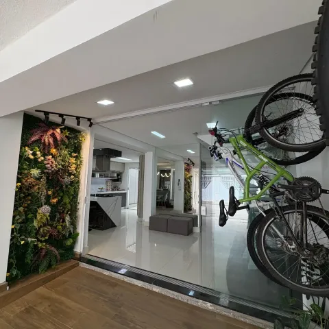 Casa de 240 m² porteira fechada com 4 dormitórios no Residencial dos Metalúrgicos