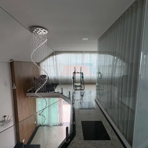 Casa de 240 m² porteira fechada com 4 dormitórios no Residencial dos Metalúrgicos