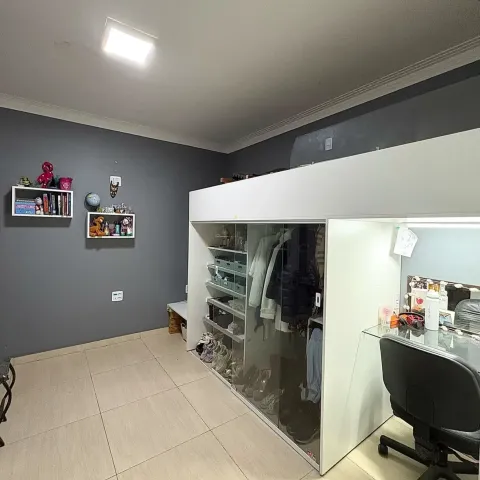 Casa de 240 m² porteira fechada com 4 dormitórios no Residencial dos Metalúrgicos
