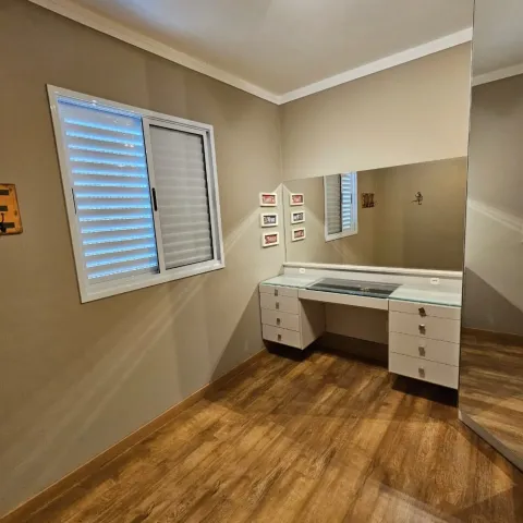 Apartamento de 83 m² com sala estendida e sol da manhã no Condomínio Practice