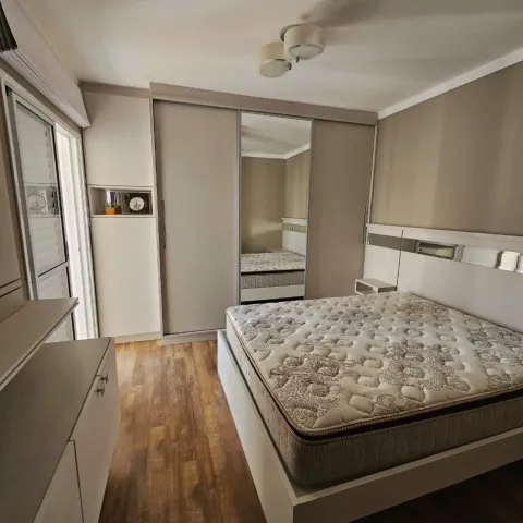 Apartamento de 83 m² com sala estendida e sol da manhã no Condomínio Practice