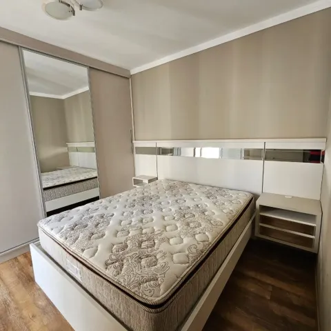 Apartamento de 83 m² com sala estendida e sol da manhã no Condomínio Practice