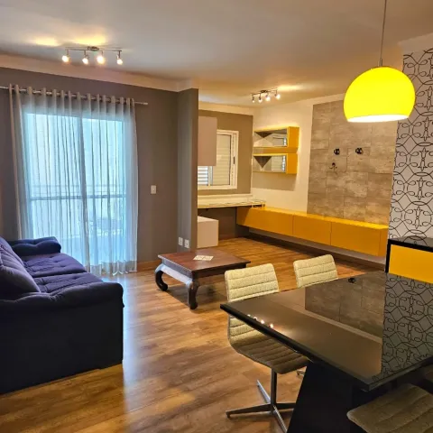 Apartamento de 83 m² com sala estendida e sol da manhã no Condomínio Practice