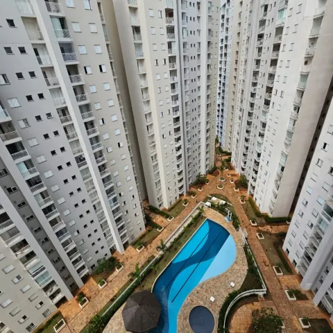 Apartamento de 83 m² com sala estendida e sol da manhã no Condomínio Practice