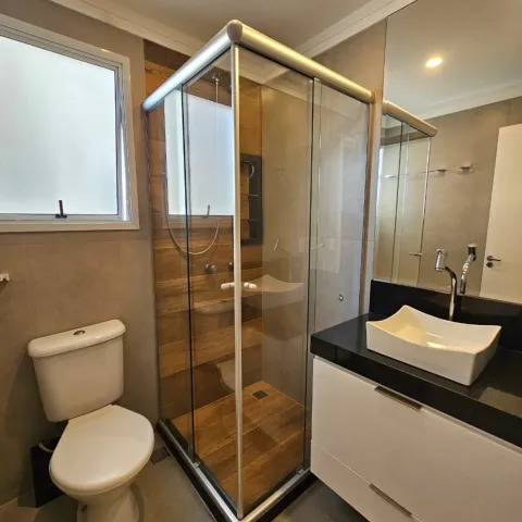 Apartamento de 83 m² com sala estendida e sol da manhã no Condomínio Practice