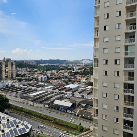 Apartamento de 83 m² com sala estendida e sol da manhã no Condomínio Practice