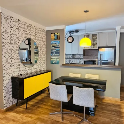 Apartamento de 83 m² com sala estendida e sol da manhã no Condomínio Practice