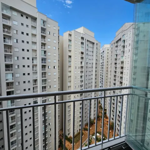 Apartamento de 83 m² com sala estendida e sol da manhã no Condomínio Practice